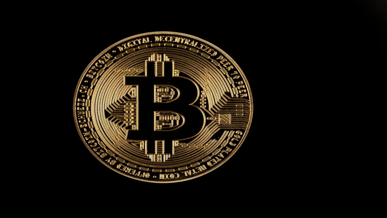 قفزة في سعر Bitcoin بنسبة 11% وسط تراجع الذهب ومؤشر ستاندرد آند بورز